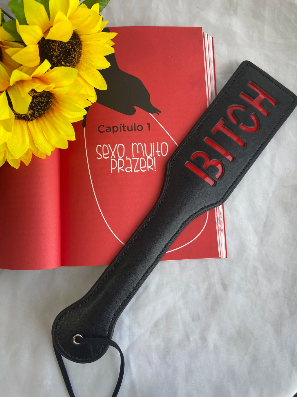 Chibata em couro Bitch